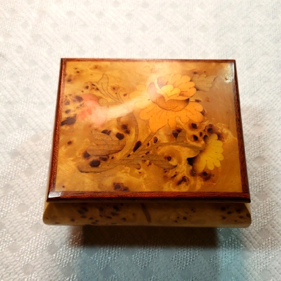 Floral Wooden Reuge Jewelry Box‎ - Picture 1 of 8